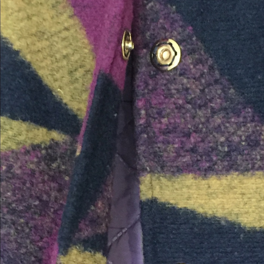 One-Of-A-kind Color Block Coat - Picture 4 of 6